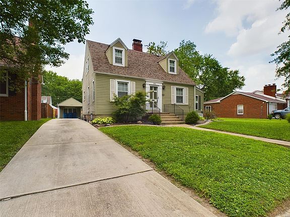 2nd image of 2851 Grand Ave