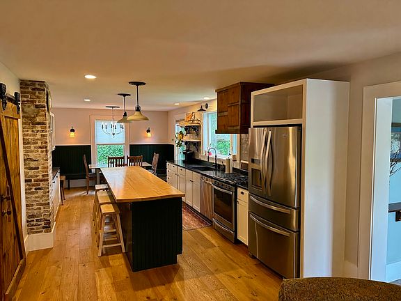 5th image of 147B Lincolnville Ave