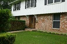 1st image of 2910 Woodcrest Dr