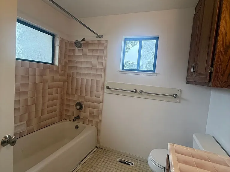 13810 Hutchings Ct — Photo 9