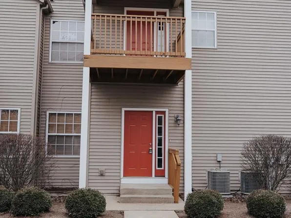 561 Stonegate Dr, Sycamore, IL 60178