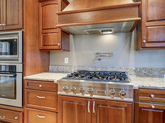 21st image of 405 Heather View Dr