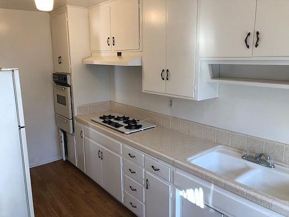 5th image of 2215 N Beachwood Dr APT 203