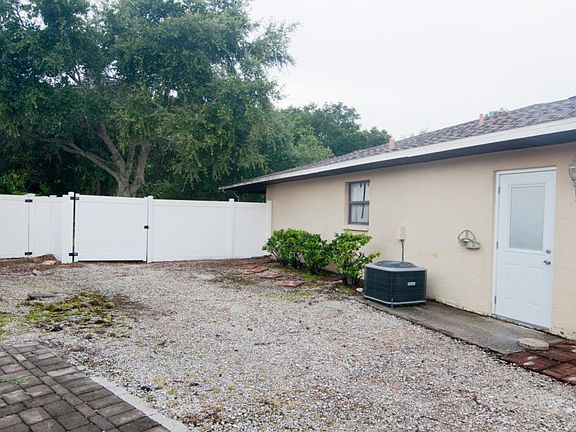 4th image of 1884 Country Meadows Dr