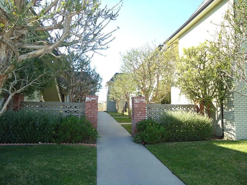 2 bed, 800 sqft, $2,350 — Photo 2