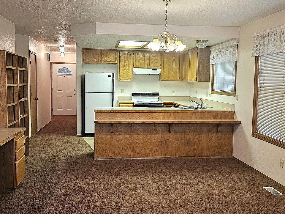 2nd image of 332 S Valley Dr