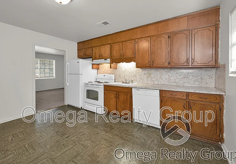 2020 High School Rd #H — Photo 10