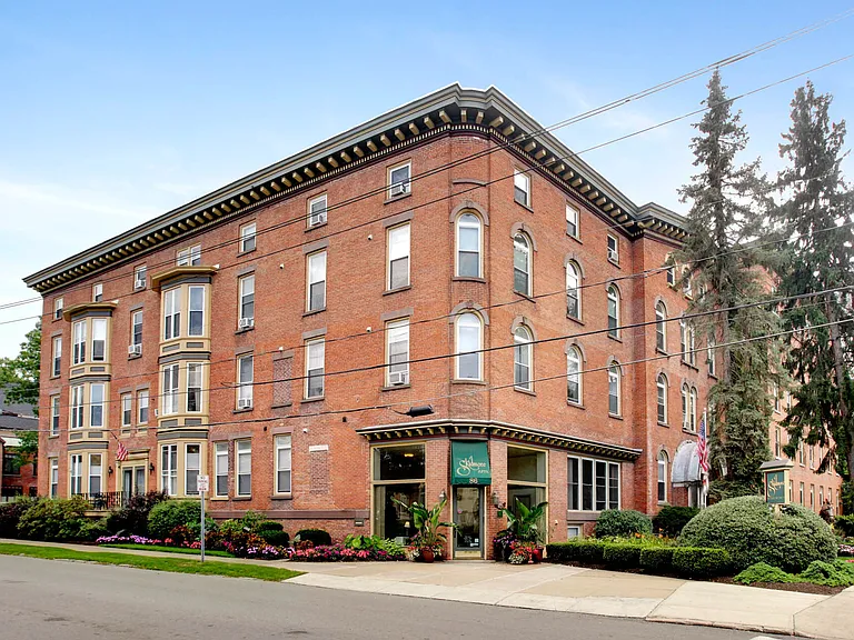 Skidmore Apartments — Photo 29