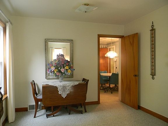 3rd image of 4906 Arlington St