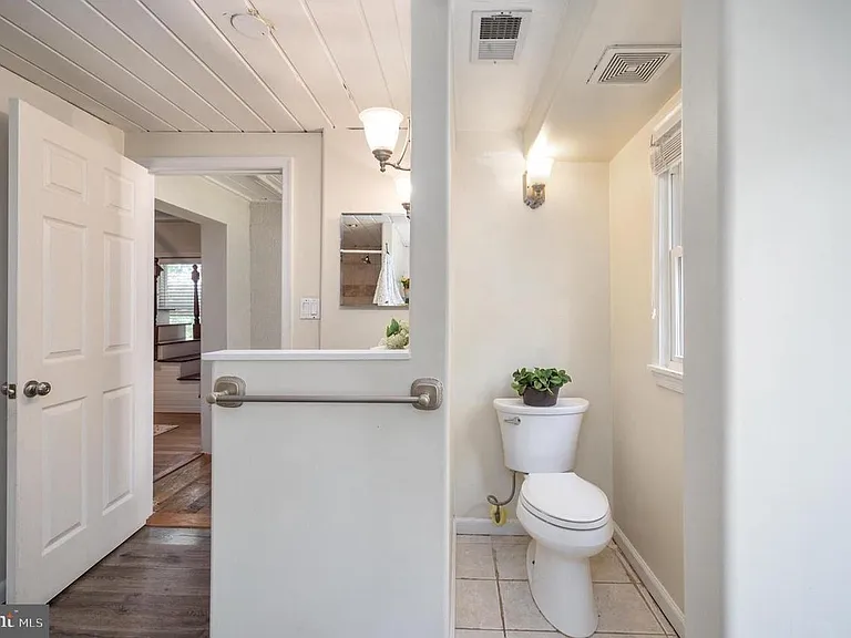 7019 Signal Hill Rd — Photo 33