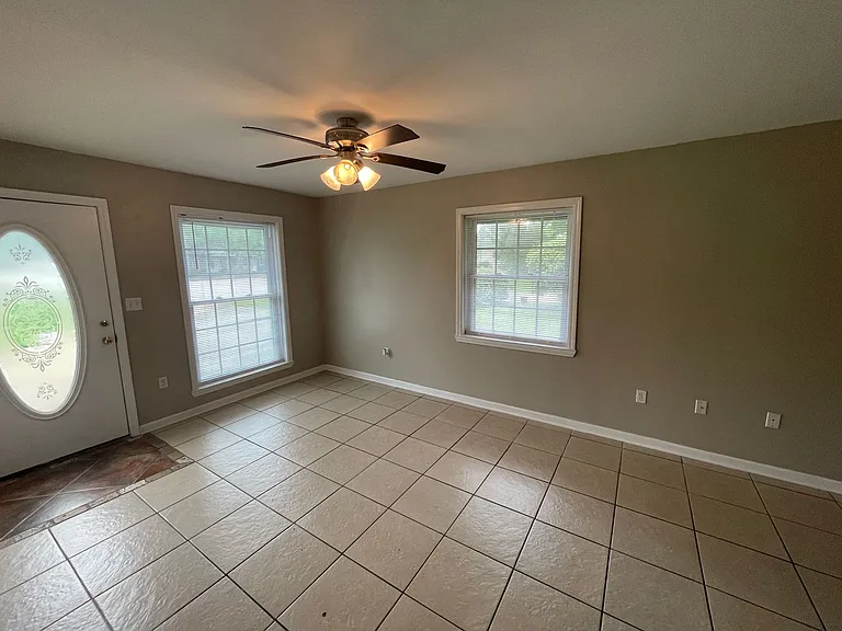 125 Cherry Ct — Photo 4