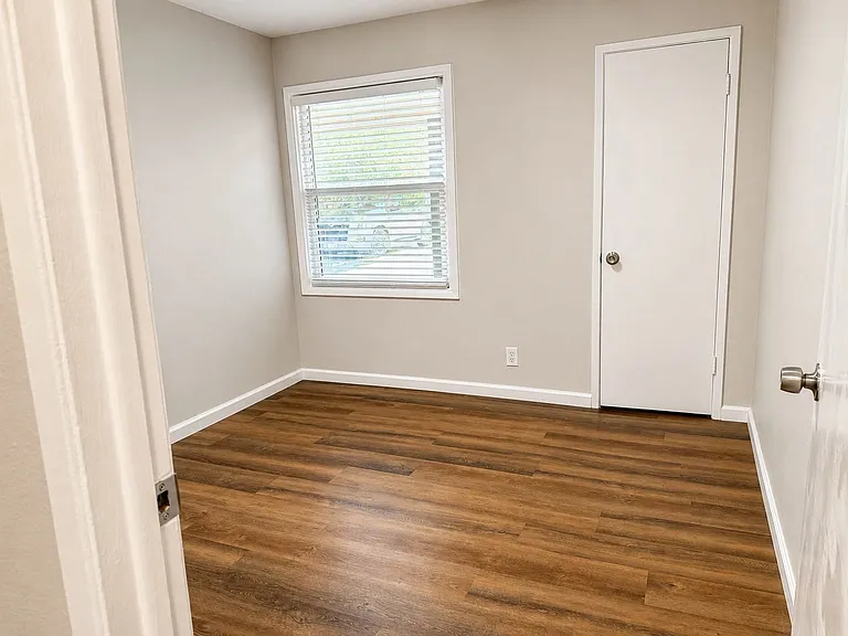 901 Melrose Dr — Photo 12