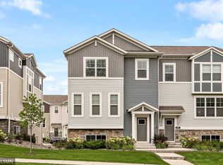 2195 Gateway Hill Rd N, North Saint Paul, MN 55109