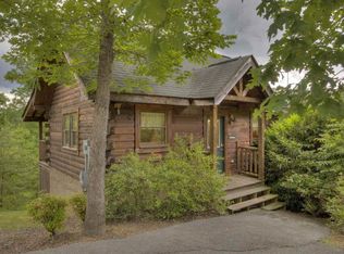 570 Country Oaks Dr, Pigeon Forge, TN 37863