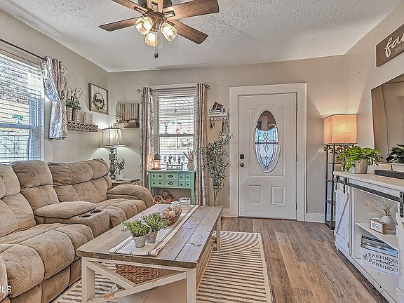 4th image of 1621 Charles St