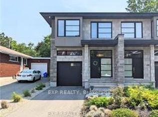 215A Royal Ave, Ottawa, ON K2A 1T8