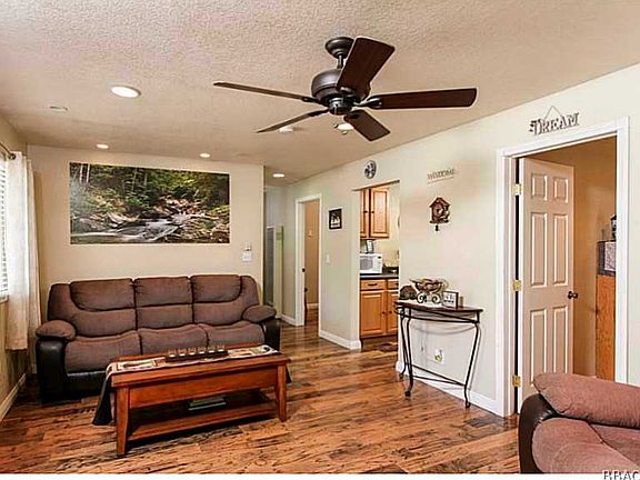 3rd image of 828 Angeles Blvd