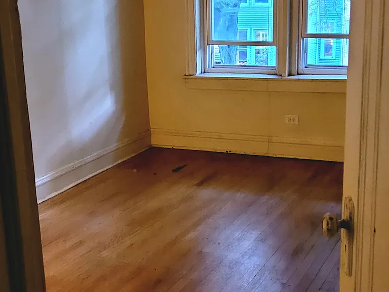 2531 N Rockwell St #2 — Photo 2