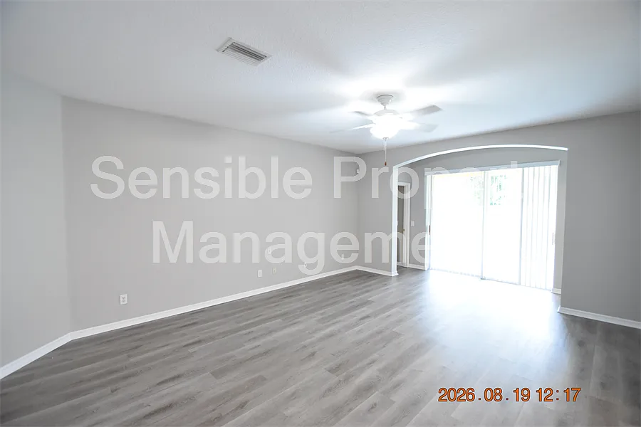 4 bed, 2038 sqft, $2,350 — Photo 3