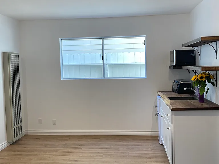 292 Rossmore Dr #B — Photo 5