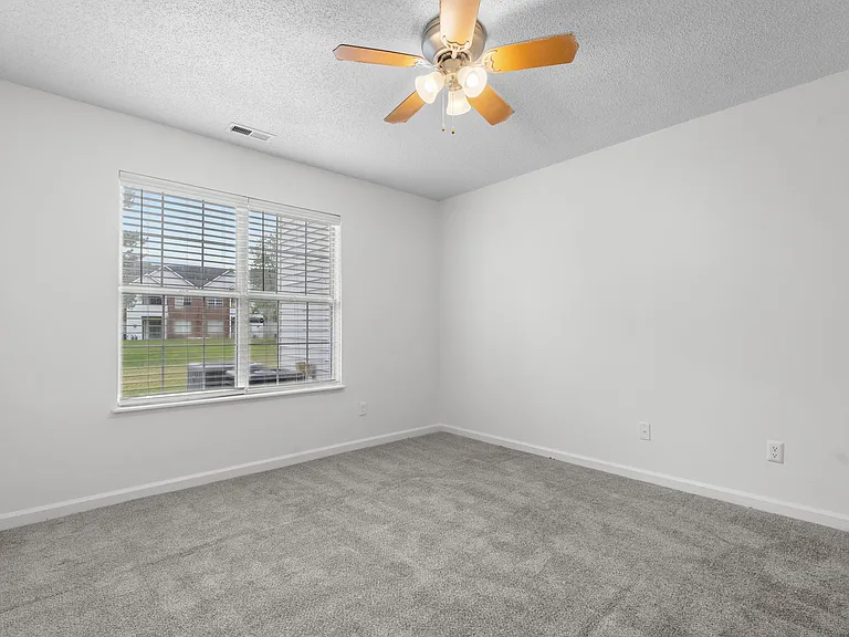 Skyside Landing Apartments — Photo 52