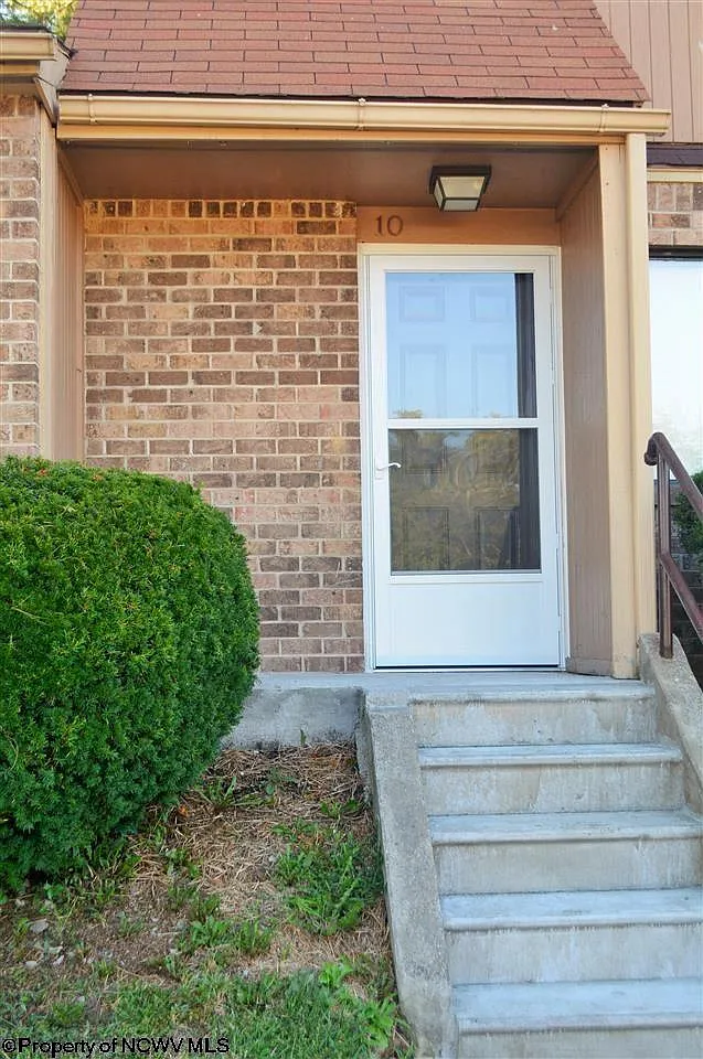 2 bed, 1.0 bath, $725 — Photo 2