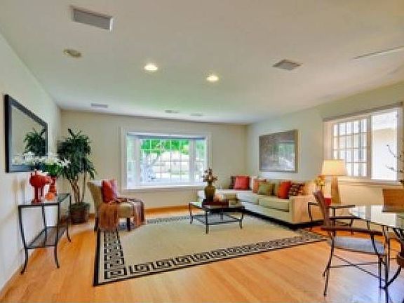 5th image of 1131 Northumberland Dr