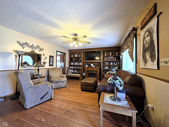 4th image of 205 Locust Ln