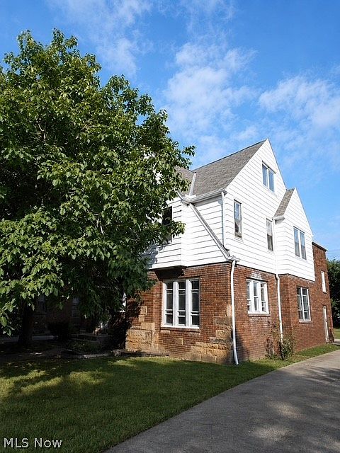 1st image of 19075 Meredith Ave
