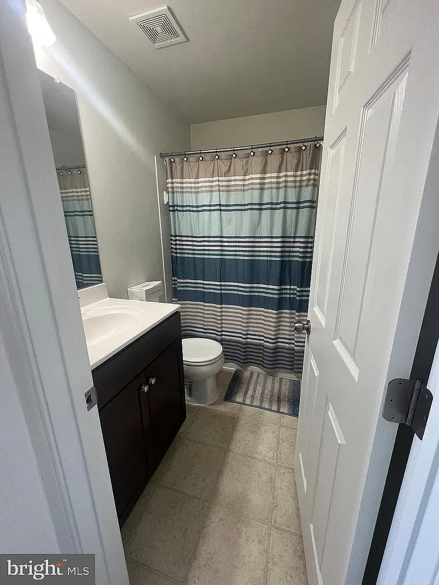 1 bed, 2160 sqft, $1,400 — Photo 3