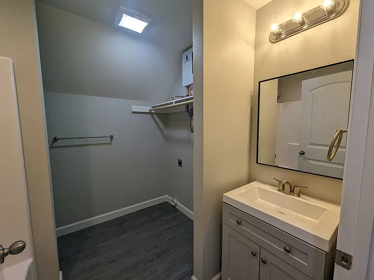 440 23rd St #B — Photo 7