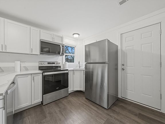 5th image of 528 Charlotte Ave