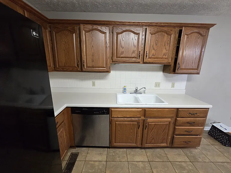 Dishwasher and plentiful counterspace