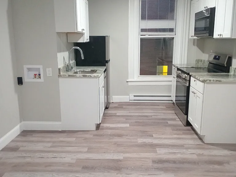 460 Main St #3 — Photo 3