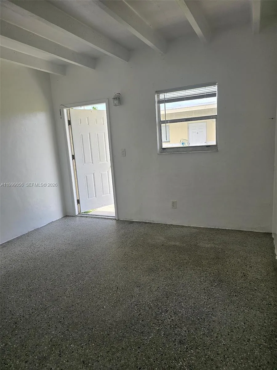 Building Photo - 260 SW 11th Ave #2