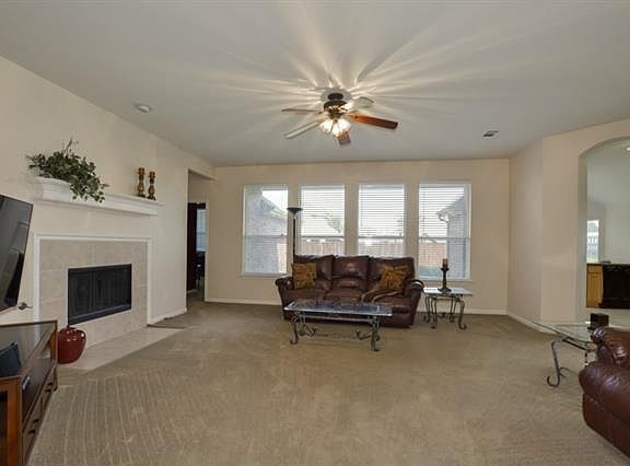 5th image of 4009 Wildbriar Ln