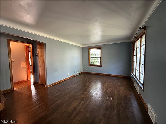 3rd image of 1222 Argonne Rd