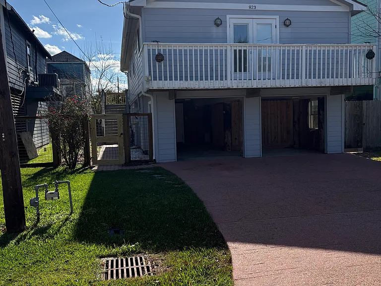 823 Hawthorne Rd — Photo 1