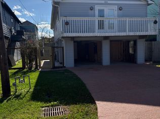 823 Hawthorne Rd, Clear Lake Shores, TX 77565