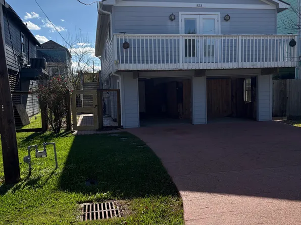 823 Hawthorne Rd, Clear Lake Shores, TX 77565