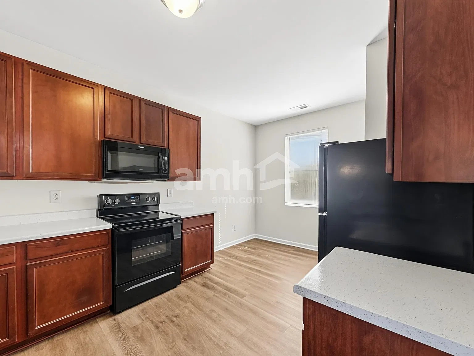 3 bed, 2.5 bath, 1846 sqft, $2,120 — Photo 3