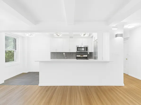 155 East 49th Street image 1 of 6