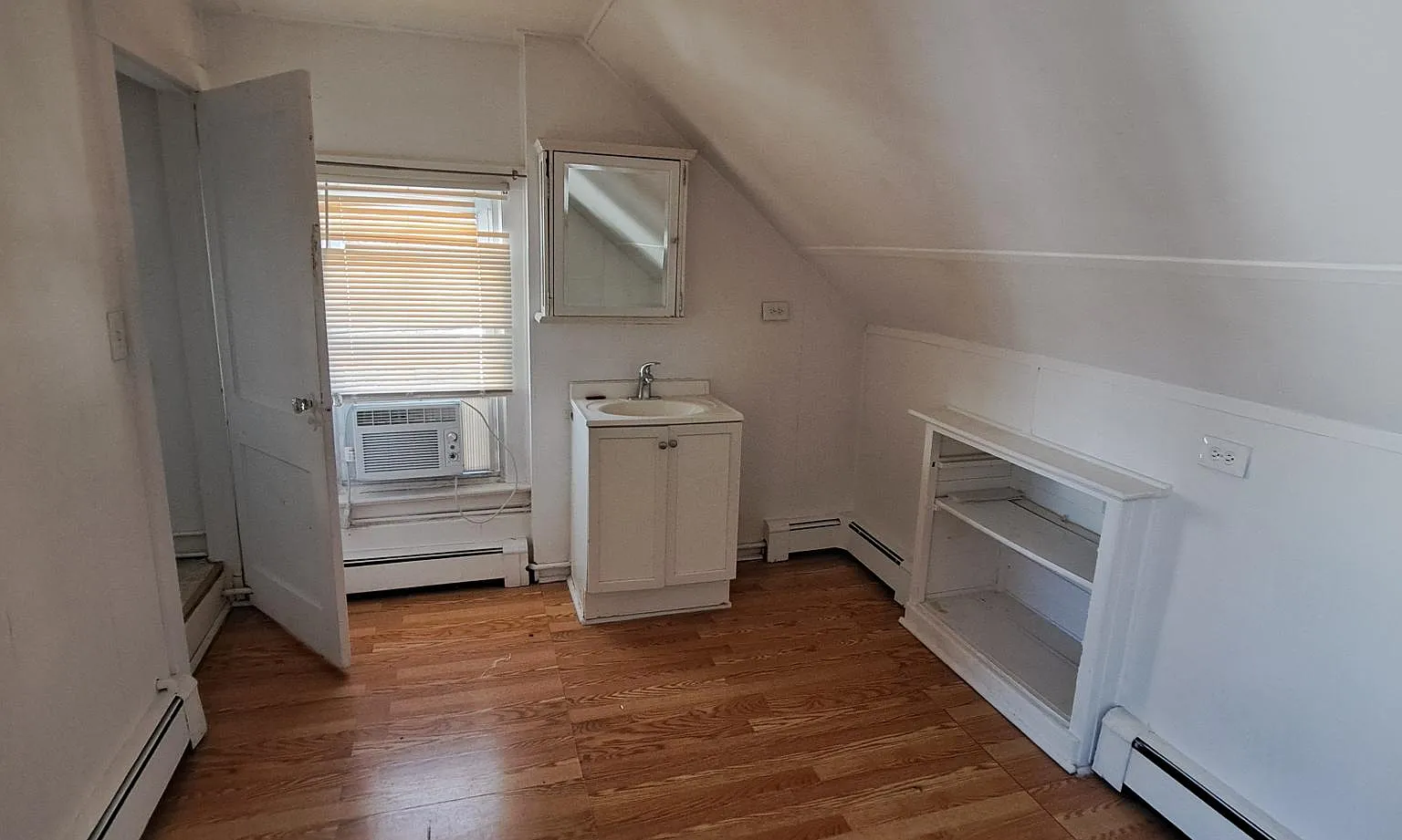 3 bed, 1.5 bath, 2000 sqft, $3,800 — Photo 4