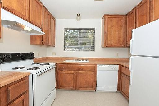 2nd image of 194 N Willow Ave APT 129