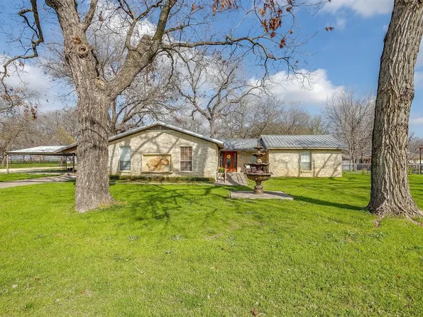 116 W Greenland St, Walnut Springs, TX 76690