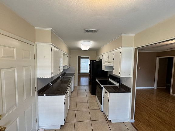 4th image of 1600 Stonewood Cir