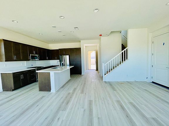 3rd image of 470 Clubhouse Dr