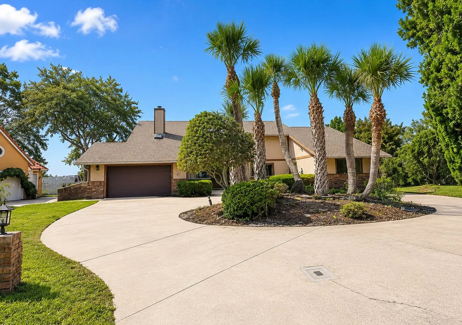 Luxury Golf Course Pool Home with 5 Bedrooms, Private Spa & Stunning 9th Green Views! — Photo 1