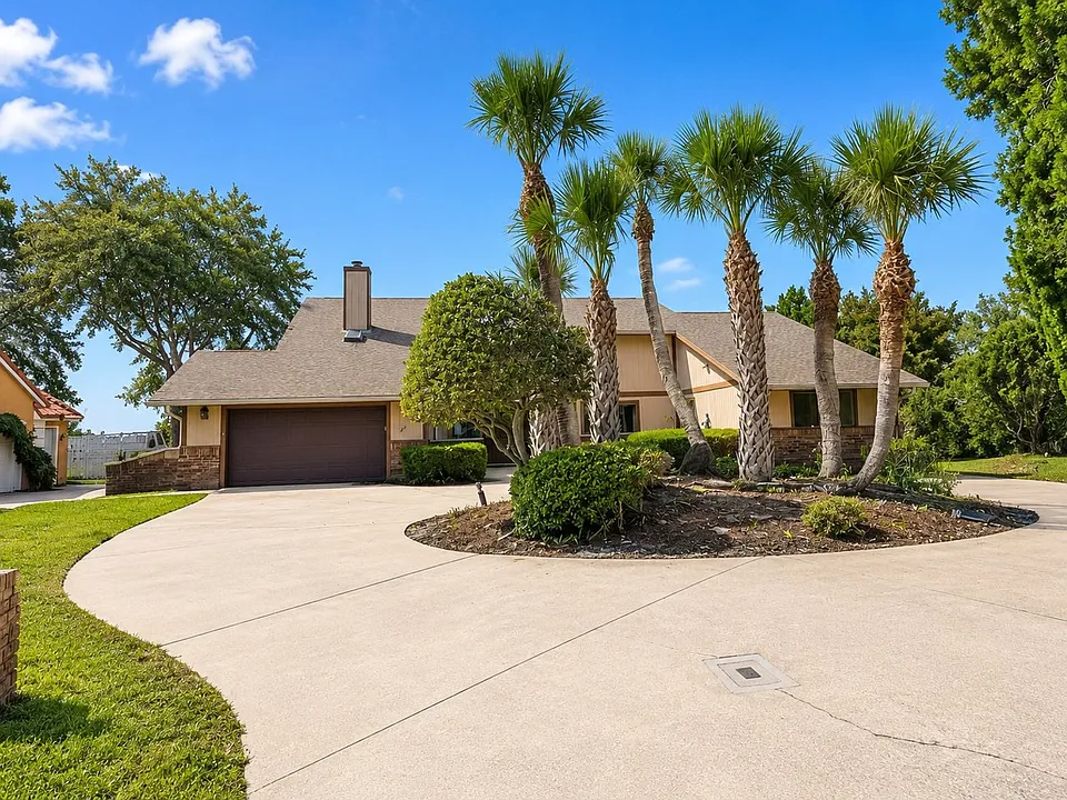 649 Woodbridge Dr