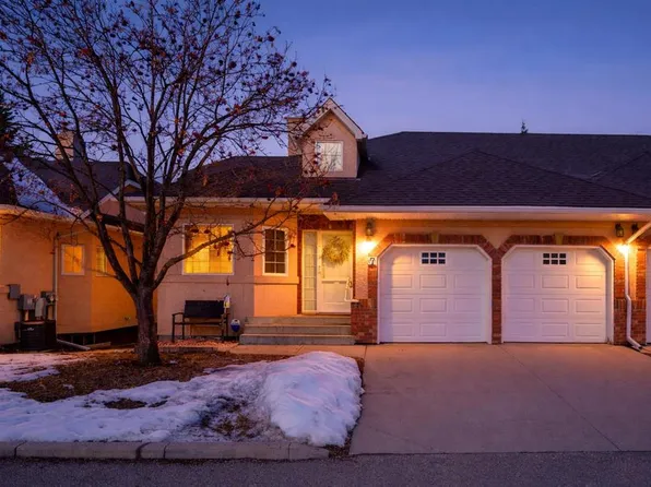 6841 E Coach Hill Rd SW #7, Calgary, AB T3H 3T9
